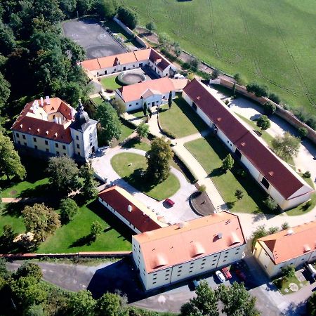 Pytloun Chateau Hotel Ctenice براغ المظهر الخارجي الصورة